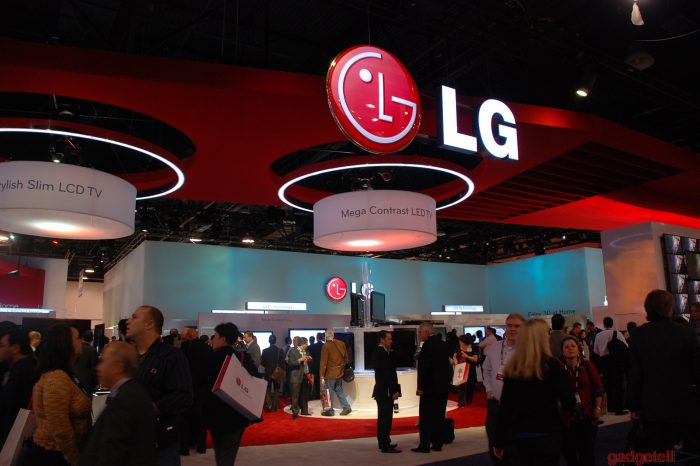 LG na CES 2017: Wielki debiut robotów ze sztuczną inteligencją – będą ulepszać życie w domu, na zewnątrz oraz w miejscach publicznych.