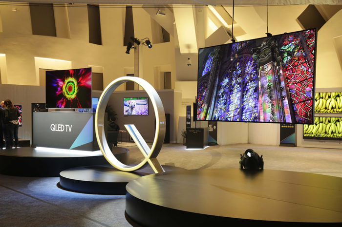 Doskonała jakość obrazu. Piękny design. Rozbudowane funkcje Smart TV czyli Samsung QLED TV, czyli telewizor wymyślony na nowo [infografika]