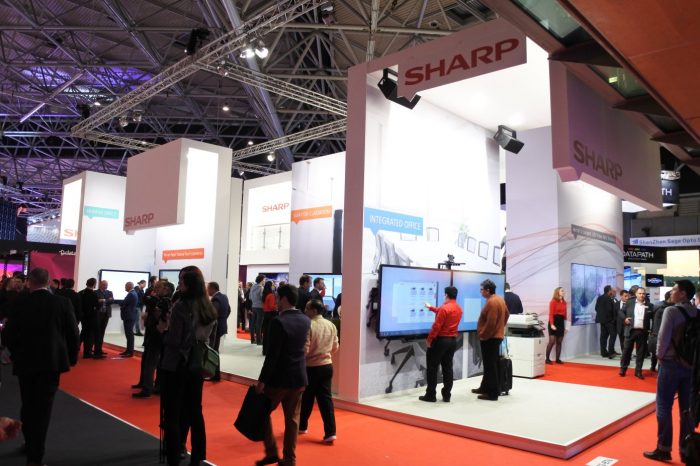 SHARP na targach ISE 2017 zaprezentował pierwszy, interaktywny 40-calowy monitor z serii BIG PAD dla małych grup roboczych.