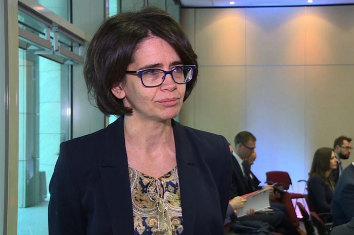 Resort cyfryzacji pracuje nad likwidacją barier dla rozwoju technologii mobilnych.