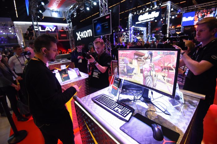 Nowa linia komputerów dla graczy Lenovo™ Legion zadebiutowała w Polsce podczas IEM 2017 w Katowicach.