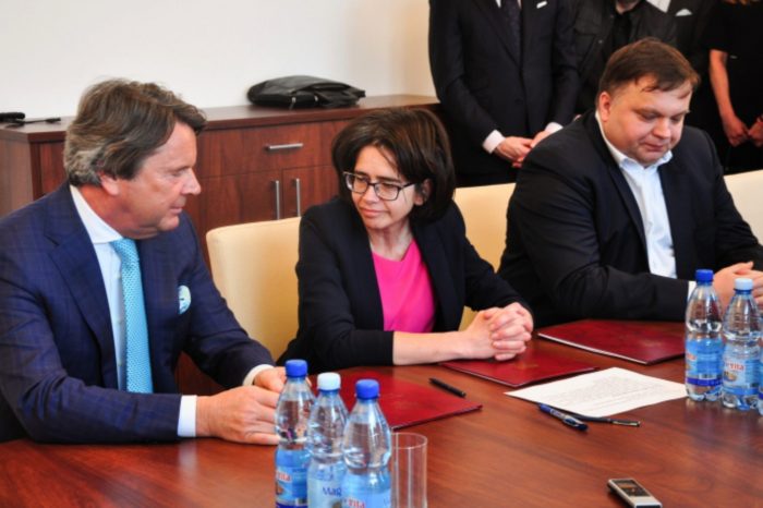 Netia zawarła z Ministerstwem Cyfryzacji porozumienie w ramach Ogólnopolskiej Sieci Edukacyjnej OSE - podłączy blisko 1000 szkół.