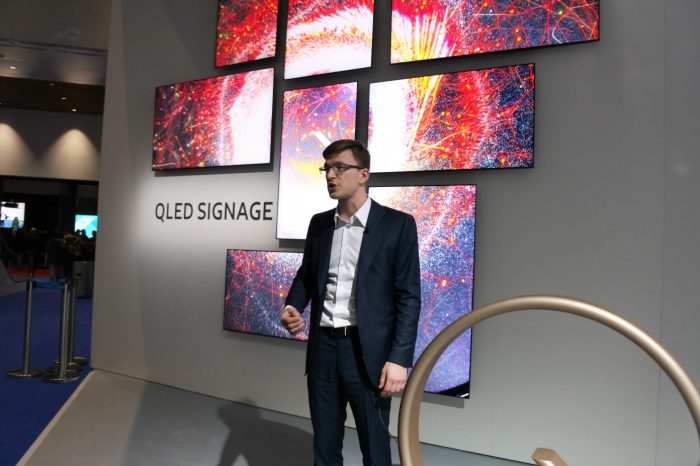 Najnowsze rozwiązanie z innowacyjnej linii SMART Signage – wyświetlacze QLED Signage UHD w technologii Quantum Dot.