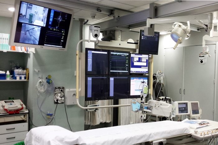 SONY dzięki kamerom PTZ Sony z serii SRG-300 umożliwia transmitowanie na żywo obrazu z operacji w celach szkoleniowych i edukacyjnych.