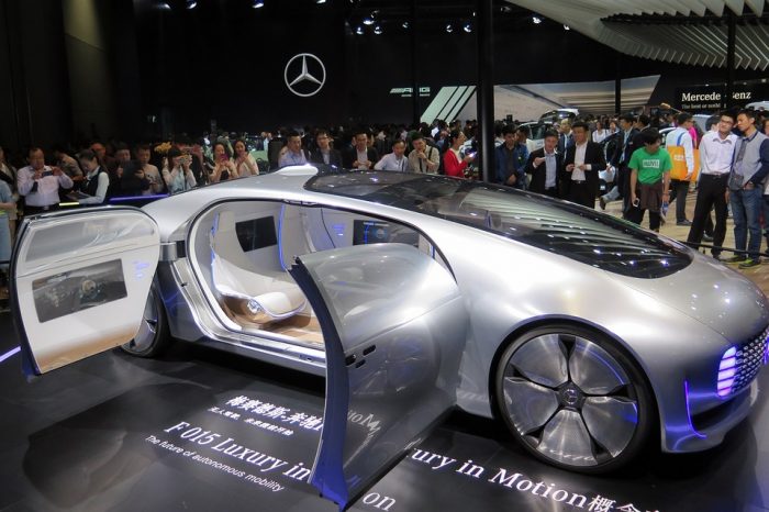 Elektryczna i cyfrowa przyszłość branży motoryzacyjnej - Raport KPMG International pt. „Global Automotive Executive Survey 2017”.