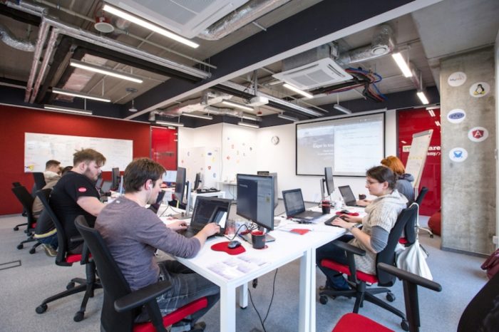 Zgodnie z prognozami w 2020 roku na całym świecie będzie brakowało aż 1 mln programistów. Trend dotyczy również Polski!