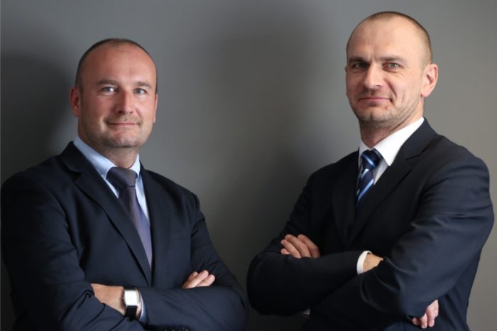 Strategiczne decyzje personalne w polskim oddziale NEC Display Solutions - zmiany w modelu zarządzania sprzedażą.