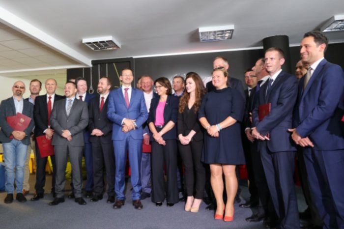 Szybki Internet dla małych miejscowości – 3 mld zł na likwidację białych plam. Zakończył się największy w historii nabór wniosków o dofinansowanie.