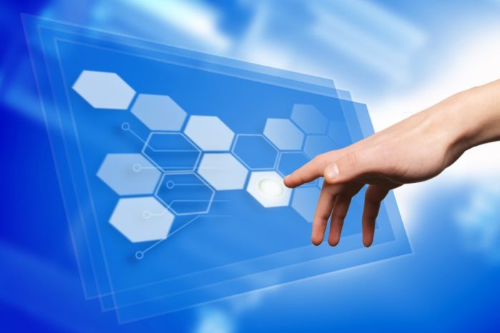 Fakty i mity o profesjonalnych ekranach dotykowych oraz zewnętrznych nakładkach dotykowych. Dlaczego warto wybierać profesjonalne rozwiązania?