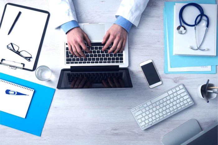 Nowelizacja ustawy o świadczeniach pieniężnych z ZUS, elektroniczne zwolnienia lekarskie będą obowiązkowe już za rok.