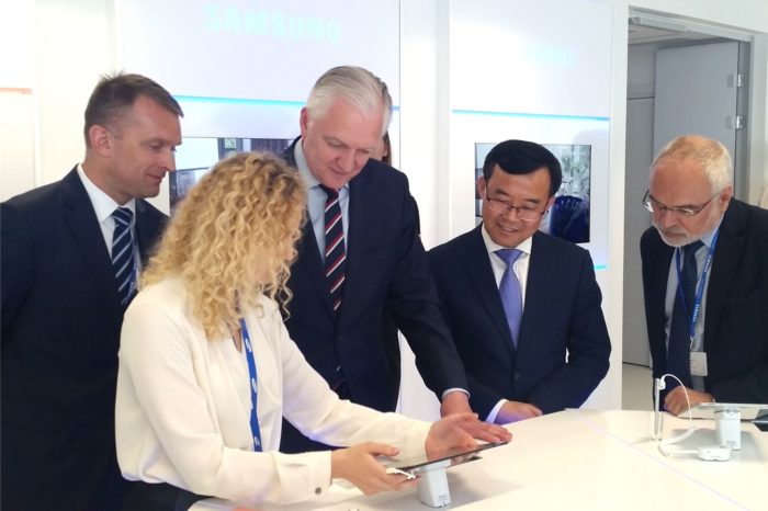 Samsung w biurowcu Warsaw Spire otworzył nowe centrum pokazowe dla klientów biznesowych - Samsung Mobile B2B Innovation Center.