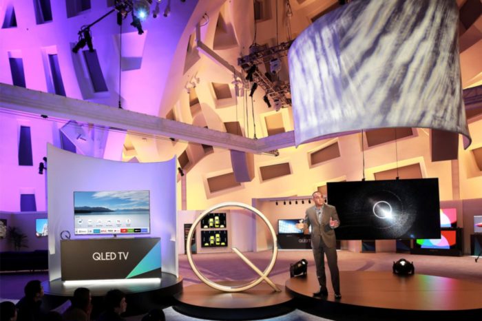 Chcesz cieszyć się bogatą ofertą filmów i seriali? Z telewizorami Samsung z serii QLED, Premium UHD lub UHD z 2017 roku otrzymasz jeszcze więcej!