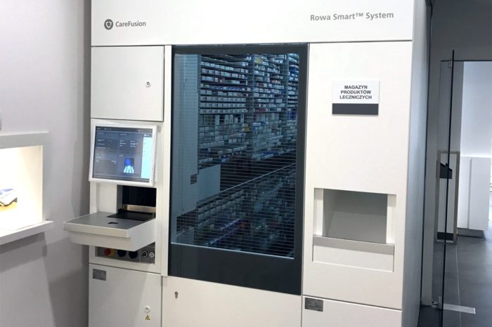 Actionmed zrobotyzował aptekę Medicover w Warszawie - Pierwszy w stolicy robot apteczny wyposażony w ekrany dotykowe.