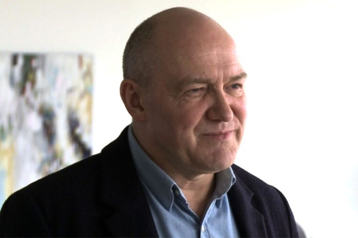 Inteligentne telewizory to współczesne centrum domowej rozrywki. W 2017 roku liczba sprzedanych telewizorów podłączanych do internetu wzrośnie do 104 mln.