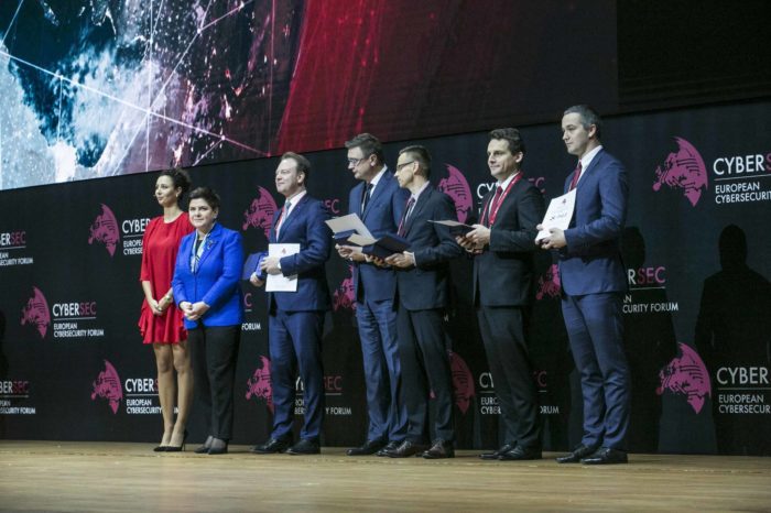Dziś nie potrzeba czołgów, by zaatakować kraj – premier Beata Szydło na III Europejskim Forum Cyberbezpieczeństwa – CYBERSEC w Krakowie.