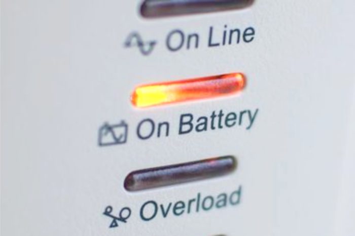 Niespodziewana awaria zasilania lub nagły skok napięcia – pyk! Wszystkie urządzenia podłączone do sieci padają, a Ty tracisz wszystkie niezapisane dane! - Jak się zabezpieczyć...