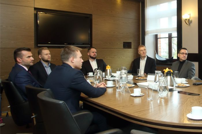 Debata IT Reseller Business Club – Biznes w Chmurze, Chmura w biznesie (cz. 1 z 3): W Polsce wciąż przewagę ma konserwatyzm IT, chłodny wobec chmury.