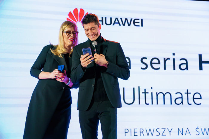 Robert Lewandowski na Polskiej Premierze Huawei Mate 10 Pro - pierwszego na świecie smartfona wyposażonego w procesor ze sztuczną inteligencją.
