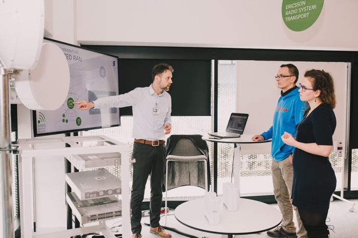 Ericsson podczas otwarcia Ericsson Garage w krakowskim Research & Development Center zademonstrował po raz pierwszy w Polce, systemy w technologii 5G.