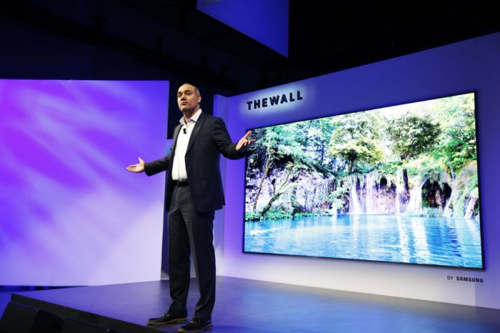 Samsung The Wall - 146-calowy modułowy ekran z samodzielnie emitującą światło technologią MicroLED, zaprezentowany na imprezie First Look 2018.