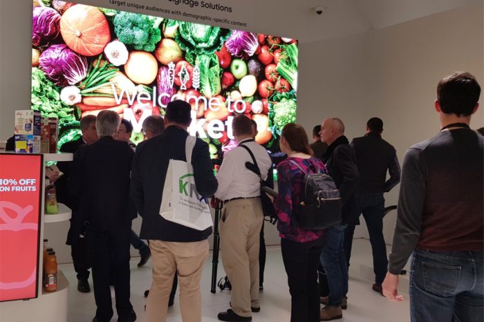 Ekrany Digital Signage wpływają na podejmowanie decyzji zakupowych nawet przez co drugiego klienta - wynika z badania Kantar TNS i Samsung Electronics Polska.