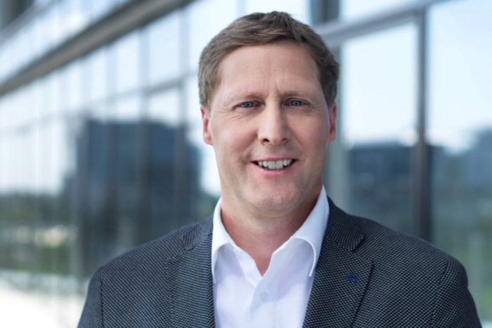 T‑Mobile Polska kontynuuje strategię koncentracji na relacjach z klientami i wzmacnia organizację, wprowadzając zmiany w swoich strukturach.