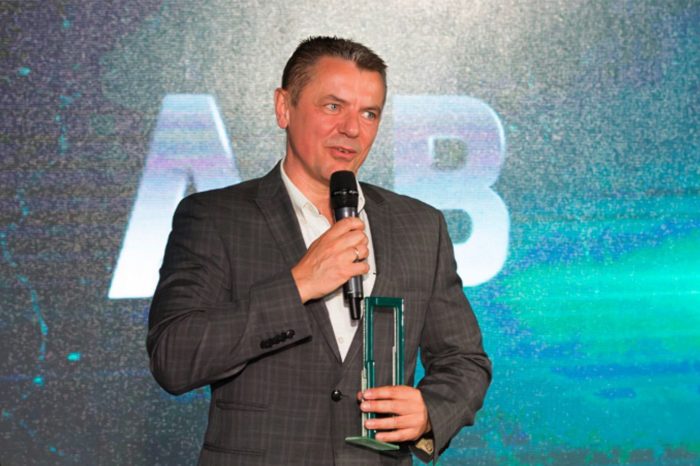 AB S.A. podczas Kongresu Partnerów Hewlett Packard Enterprise 2018, otrzymało tytuł HPE Dystrybutor Roku 2017 za „Największą liczbę aktywnych partnerów handlowych”