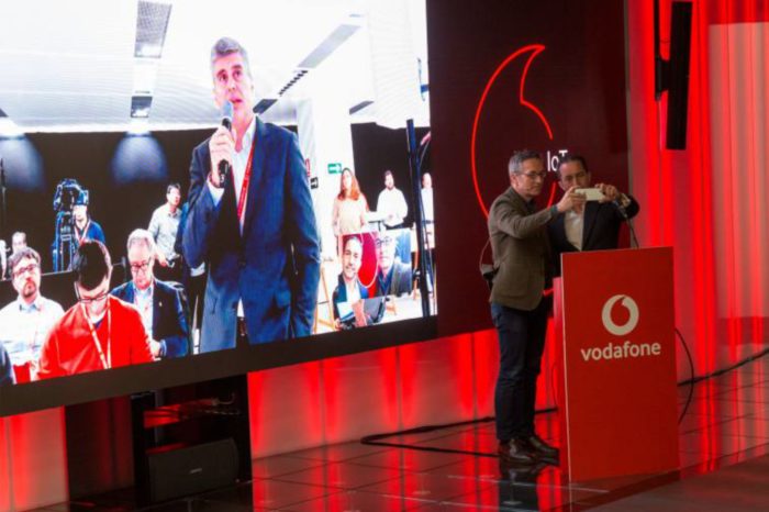 Vodafone i Huawei zaprezentowały na żywo technologię 5G w Karlowych Warach - Pilotażowy program sieci 5G pod koniec roku w Czechach, komercyjnie już w 2019 roku.