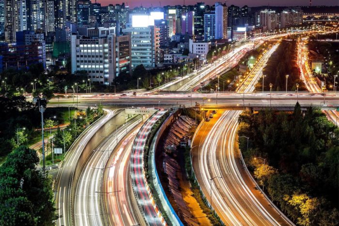 Długo oczekiwane wdrożenie technologii 5G, sieci nowej generacji zbliża się wielkimi krokami. Czy rok 2020 będzie rokiem technologii 5G?