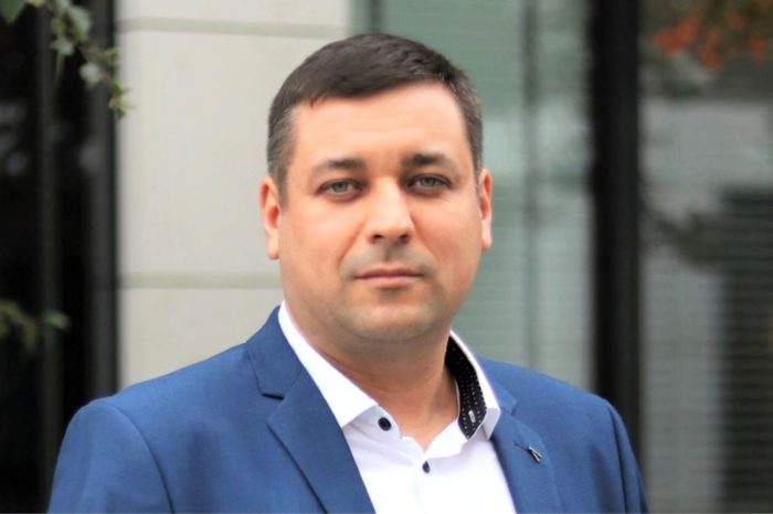 Nowy Szef Sprzedaży w SHARP - Krzysztof Nikisz dołączył do zespołu Sharp Electronics CEE, obejmując stanowisko Szefa Sprzedaży Visual Solutions w Polsce.