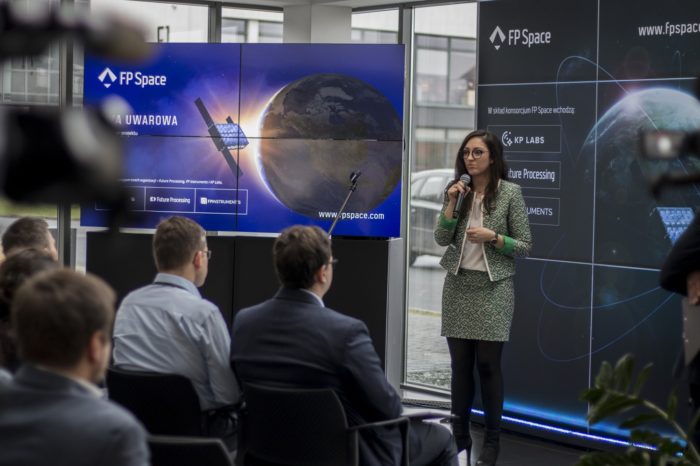 Czy młodzi polscy inżynierowie rozwiążą kosmiczny problem? - Przetestowanie żagla deorbitacyjnego, będzie najważniejszym elementem misji czwartego polskiego satelity PW-Sat2.