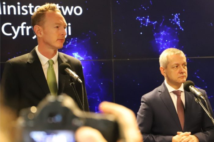 Uber zapowiada nowe inwestycje technologiczne w Polsce - w swoim centrum badawczo-rozwojowym w Polsce, zatrudnia ponad 300 specjalistów z szeroko rozumianej branży IT.