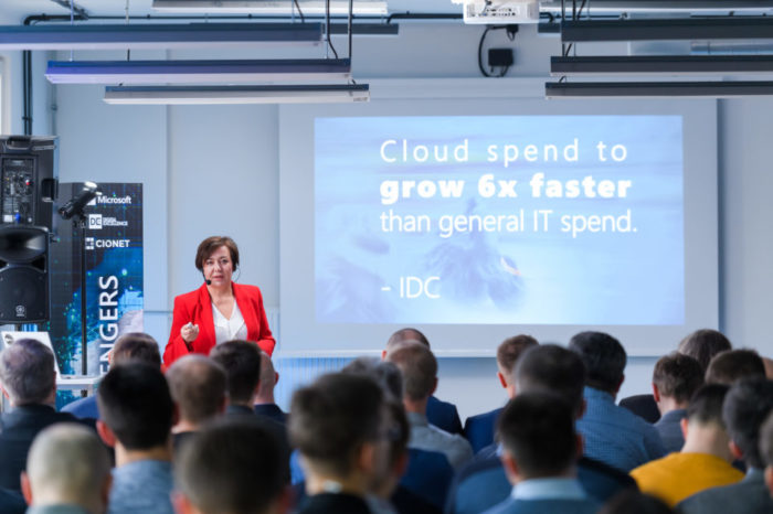 Nie ulega wątpliwości, chmura to konieczność… i kropka. Dzisiaj nikt nie pyta, czy warto, ale w jakim stopniu korzystać z chmury, by przyniosła profity dla organizacji. -  Magda Taczanowska, Dyrektor segmentu Enterprise w Microsoft Polska.