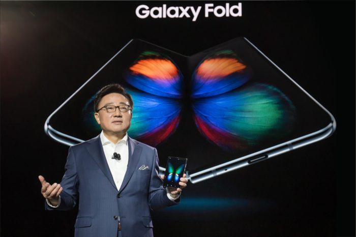 Samsung zaprezentował pierwszy na świecie, składany smartfon z dynamicznym wyświetlaczem AMOLED Infinity Flex - Czy Samsung Galaxy Fold to przyszłość urządzeń mobilnych?