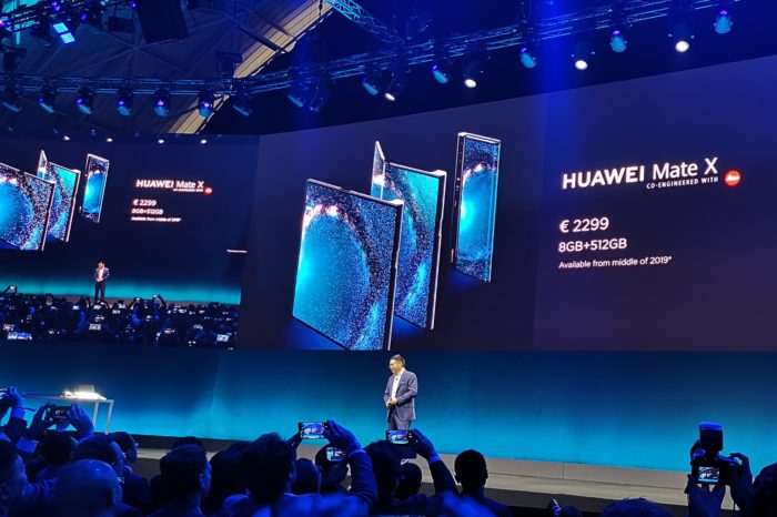 Huawei Mate X z pierwszym na świecie certyfikatem CE dla urządzenia obsługującego sieć 5G, przyznanym przez TÜV Rheinlan, co podkreśla pozycję Huawei jako lidera technologii 5G.