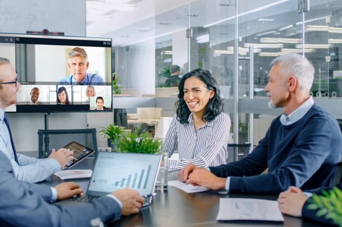 Avaya zaprezentowała nowe możliwości rozwiązania Avaya OneCloud CCaaS, które zapewniają klientom osiągnięcie lepszych wyników dzięki połączeniu komunikacji głosowej i cyfrowej oraz aplikacji AI w jednym środowisku.