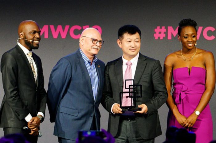 Huawei podczas ceremonii wręczenia nagród Global TD-LTE Initiative (GTE) zdobywa nagrodę GTI "5G UL & DL Decoupling" za największy przełom w technologii mobilnej 5G.