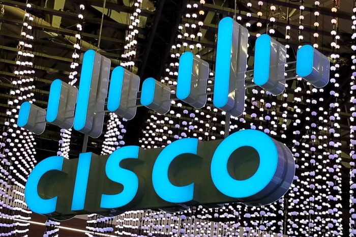 650 milionów użytkowników Cisco Webex miesięcznie. Platforma Webex Meetings część środowiska Webex Suite, łączy w sobie wiele funkcji przydatnych podczas spotkań hybrydowych.