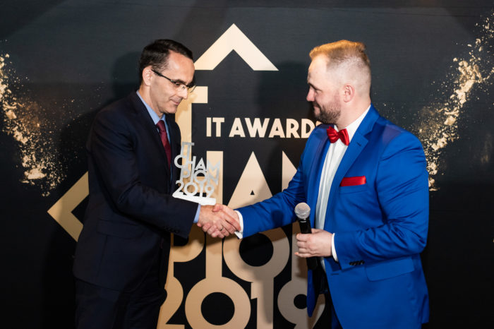 Dell Technologies Polska zdobywcą 3 nagród IT Champion 2019! Firma zwyciężyła w kategoriach Multicloud oraz Rozwiązania dla Biznesu. Dariusz Piotrowski uhonorowany tytułem Osobowości Branży IT.