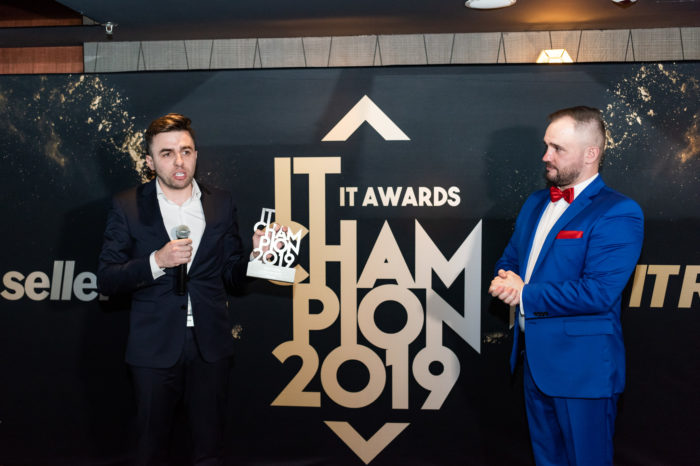 IBM Polska zdobywa dwa tytuły IT Champion 2019 - Firma IBM została najlepszym producentem w kategoriach Chmura Hybrydowa oraz Cyberbezpieczeństwo.