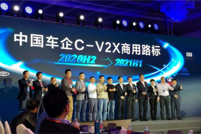 Podczas forum "Human-Car-Road Industry Collaboration" aż 13 producentów samochodowych deklaruje plany masowej produkcji aut z inteligentnym systemem komunikacji C-V2X od Huawei.