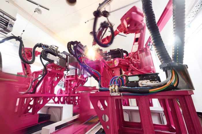 Ruszyła produkcja w inteligentnej fabryce Rittal. Najnowocześniejsza na świecie fabryka wyprodukuje nowe serie obudów sterowniczych Kompakt AX i małogabarytowych KX.