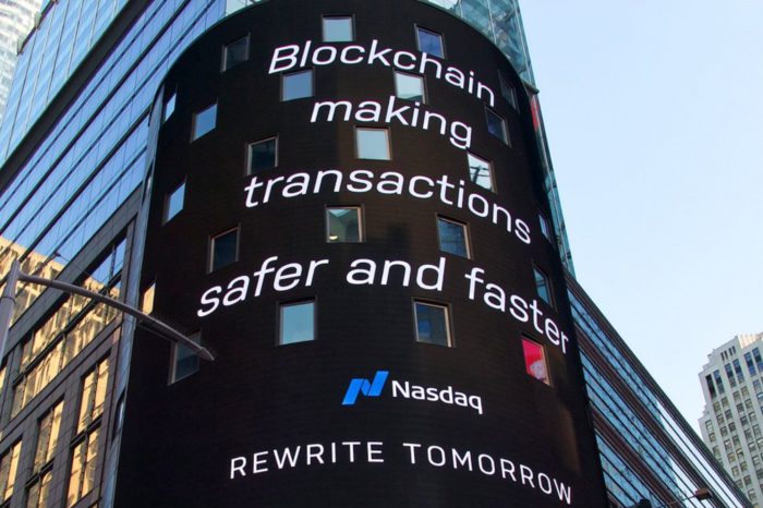 Inteligentne kontrakty oparte na blockchain już przynoszą pierwsze, wymierne korzyści, również na polskim rynku. - Jaki jest ich potencjał i czy warto w nie inwestować już teraz?