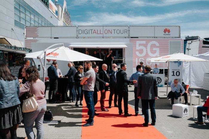 Technologia 5G już działa. Huawei pod hasłem „5G is ON”, zaprezentował w Warszawie swój mobilny showroom w ramach akcji Huawei 5G Roadshow.