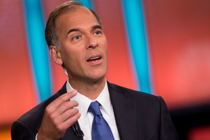 Mark Zandi, główny ekonomista w Moody's Analytics twierdzi, że prezydent Trump myli się twierdząc, że rywalizacja z Chinami nie przynosi strat USA.