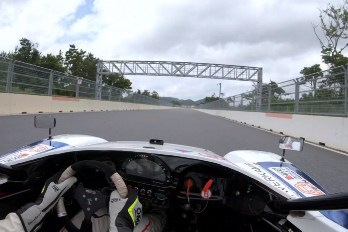 Samsung i SK Telecom testują transmisję na żywo relacjonowaną poprzez technologię 5G z samochodu wyścigowego.