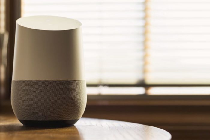 Google spada na trzecie miejsce na światowym rynku inteligentnych głośników. Liderem pozostaje Amazon. Kto jest drugi?