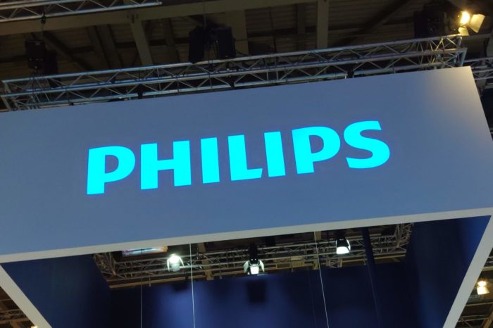 Philips 243B9H - nowy, 24-calowy monitor biurowy z dokowaniem USB-C i kamerką zgodną z Windows Hello.
