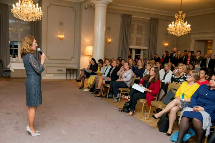 Ponad 200 przyszłych liderek w drodze na szczyt. Po raz piąty rusza program cross-mentoringu LeadersIN dla utalentowanych kobiet w biznesie.