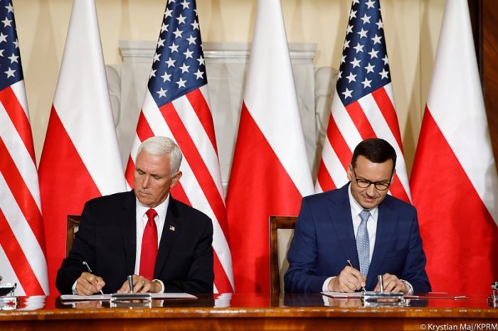 Premier Mateusz Morawiecki i Wiceprezydent USA Mike Pence podpisali "Wspólną deklarację Polski i USA na temat 5G", opowiadając się za Propozycjami Praskimi.